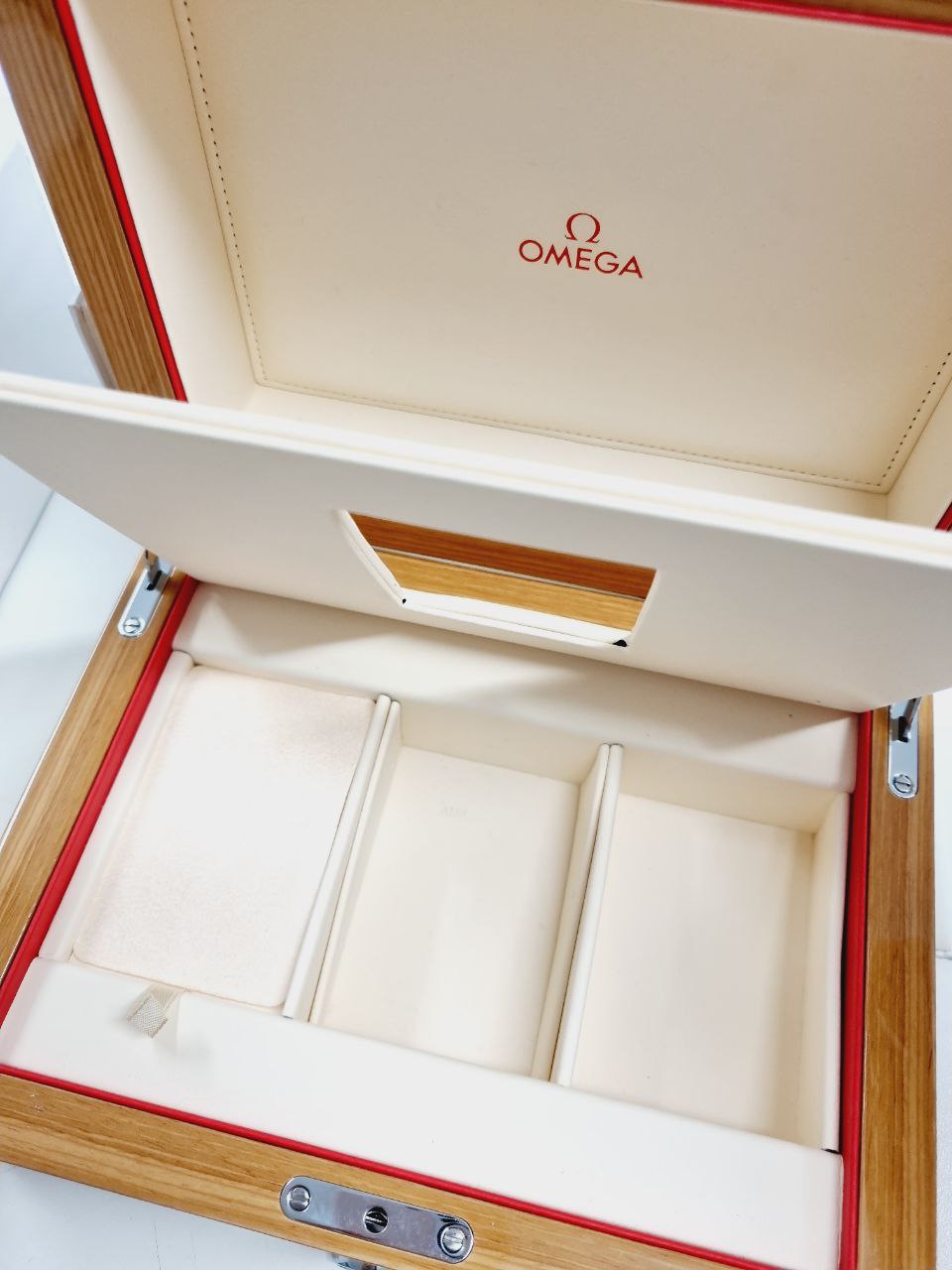 Omega - Globemaster Constellation - Ref. 130.30.39.21.02.001 - Full Set