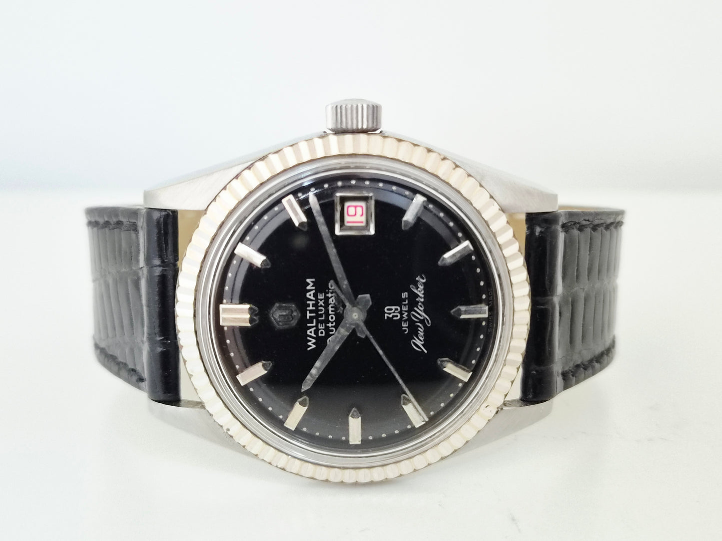 Waltham Deluxe - New Yorker - Automatic Dress Watch - 1960's
