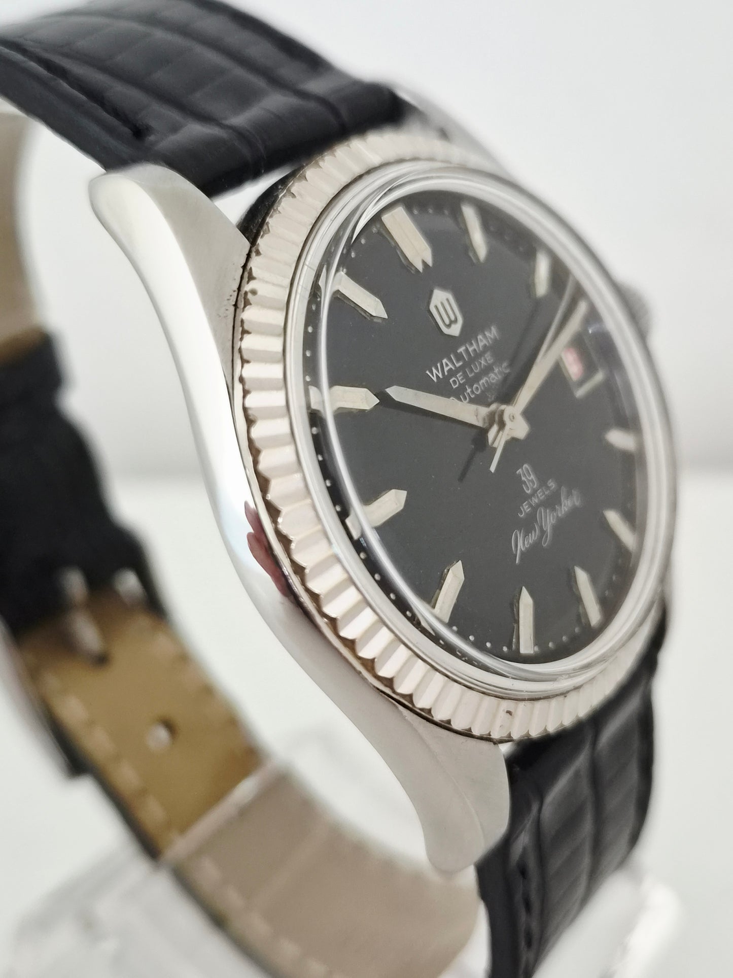 Waltham Deluxe - New Yorker - Automatic Dress Watch - 1960's