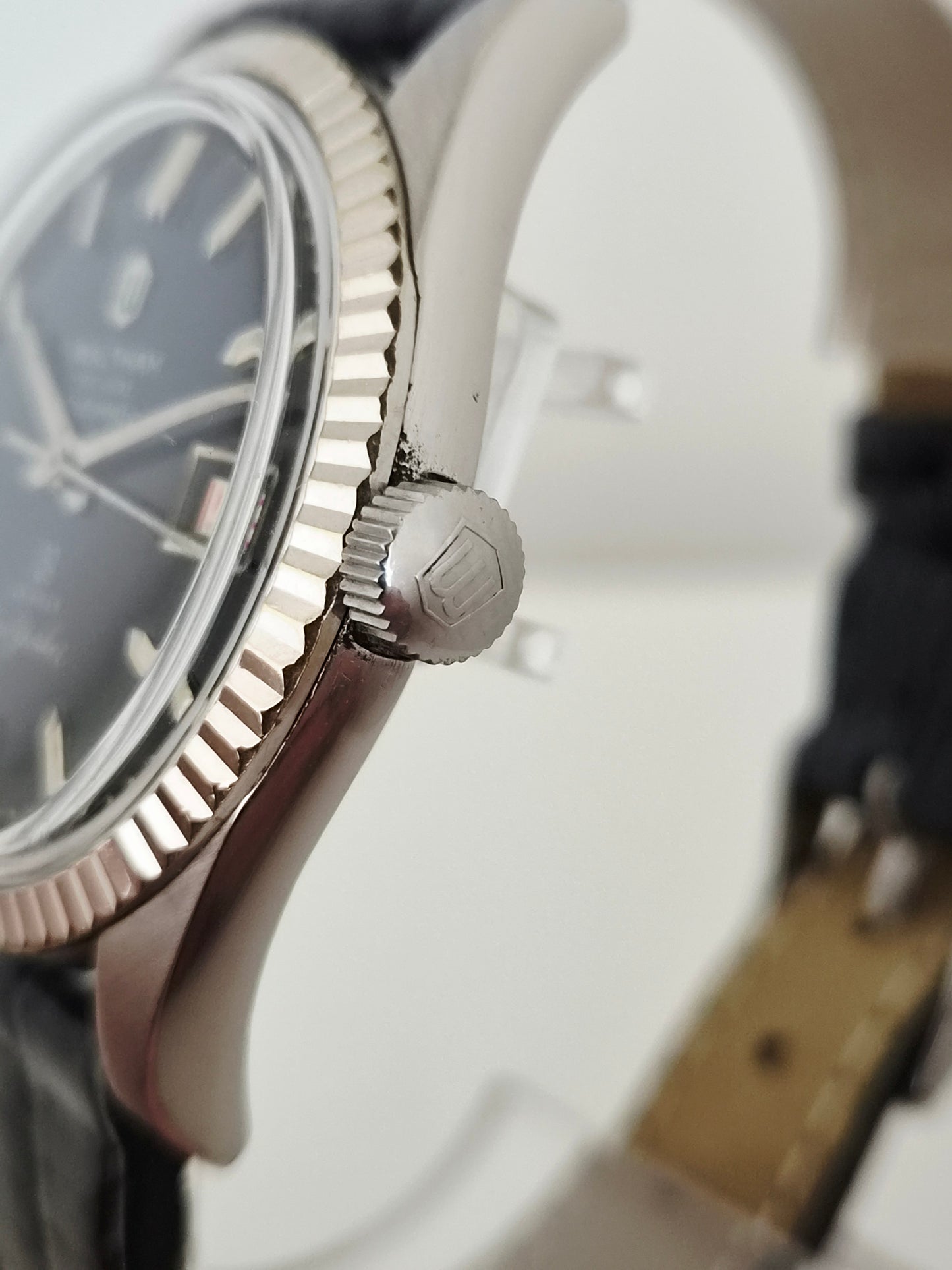 Waltham Deluxe - New Yorker - Automatic Dress Watch - 1960's