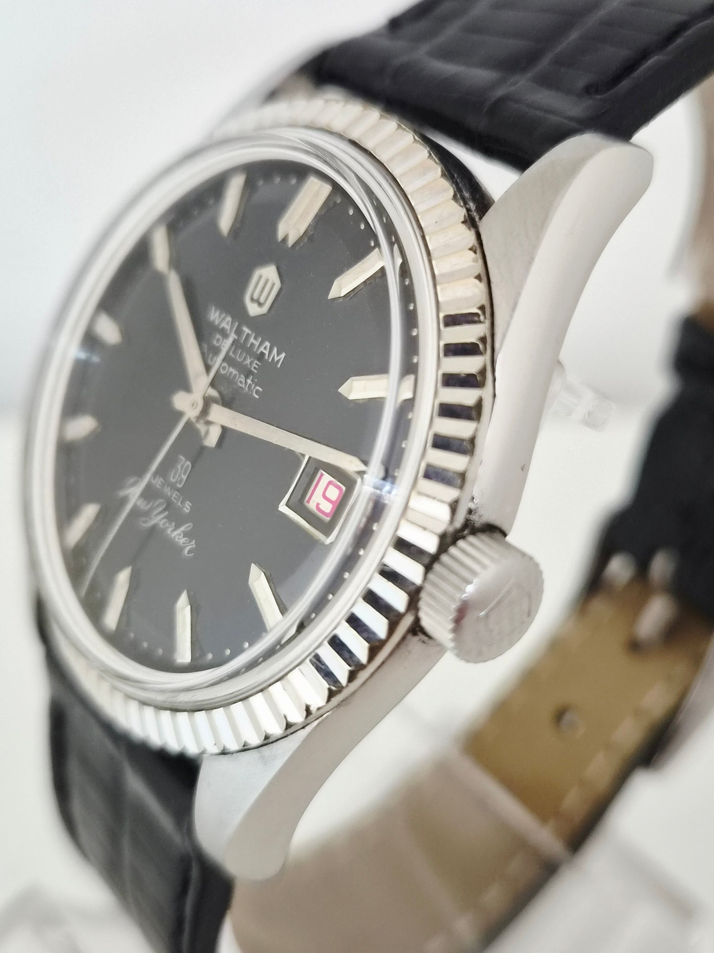 Waltham Deluxe - New Yorker - Automatic Dress Watch - 1960's
