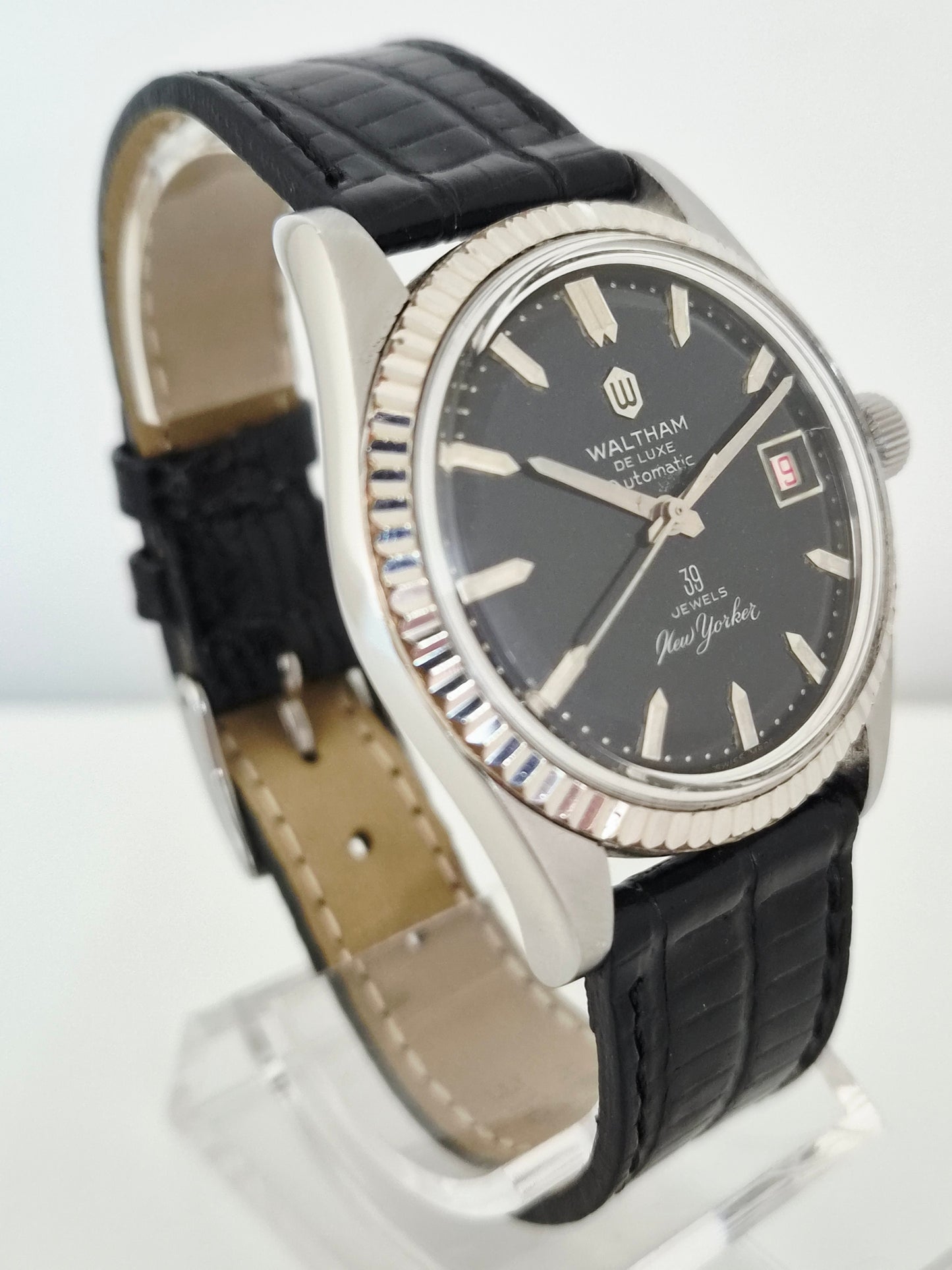 Waltham Deluxe - New Yorker - Automatic Dress Watch - 1960's