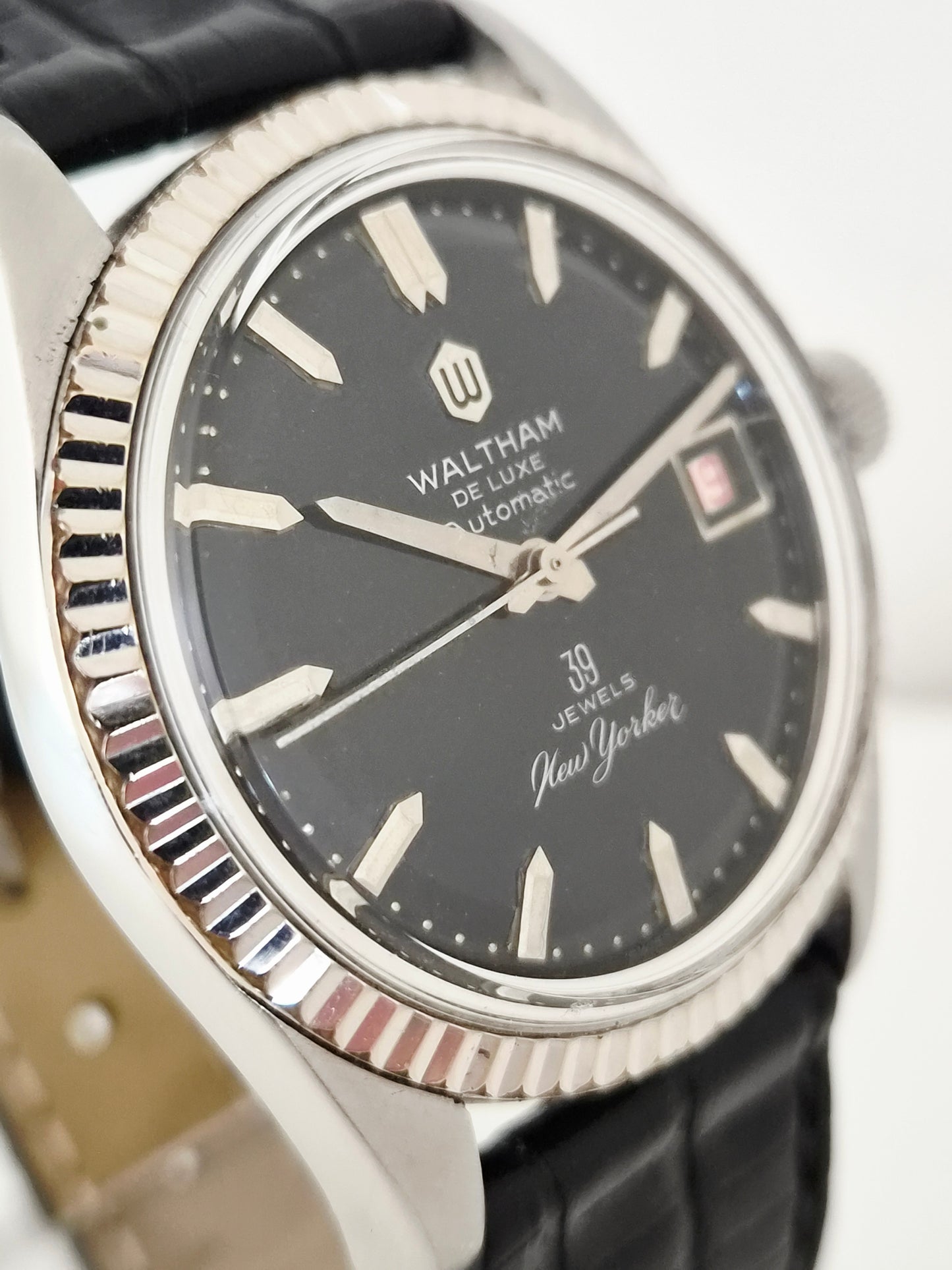 Waltham Deluxe - New Yorker - Automatic Dress Watch - 1960's